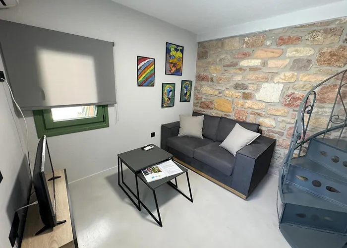 Art Gray Maisonette