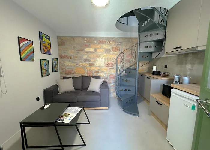 Art Gray Maisonette