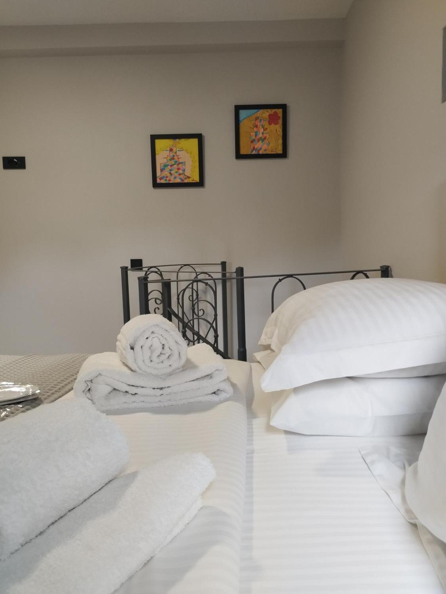 Apartment Art Gray Maisonette *
