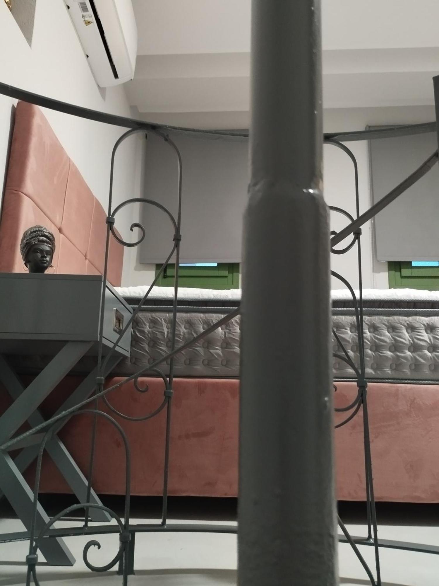 Apartment Art Gray Maisonette