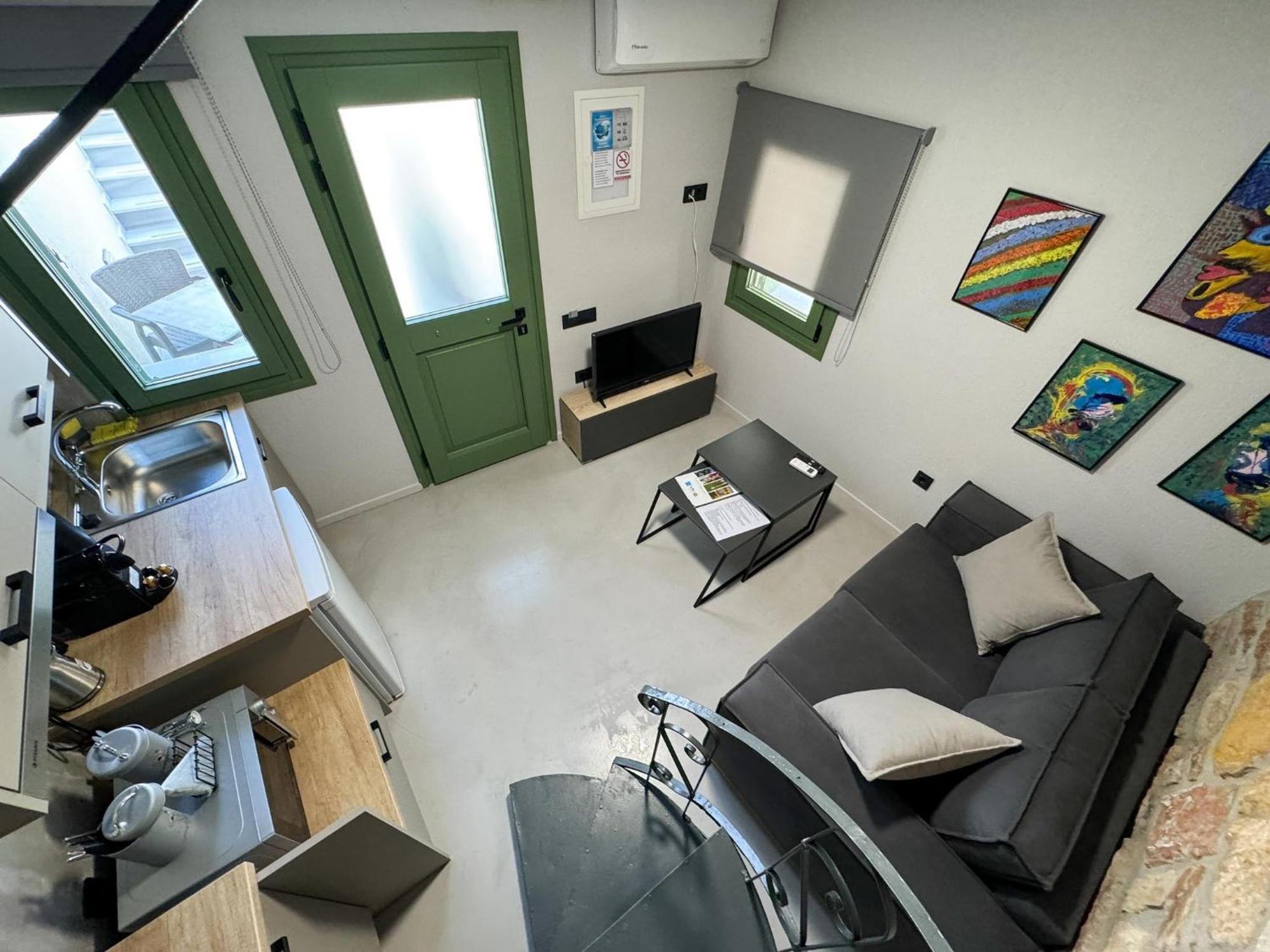 Art Gray Maisonette *