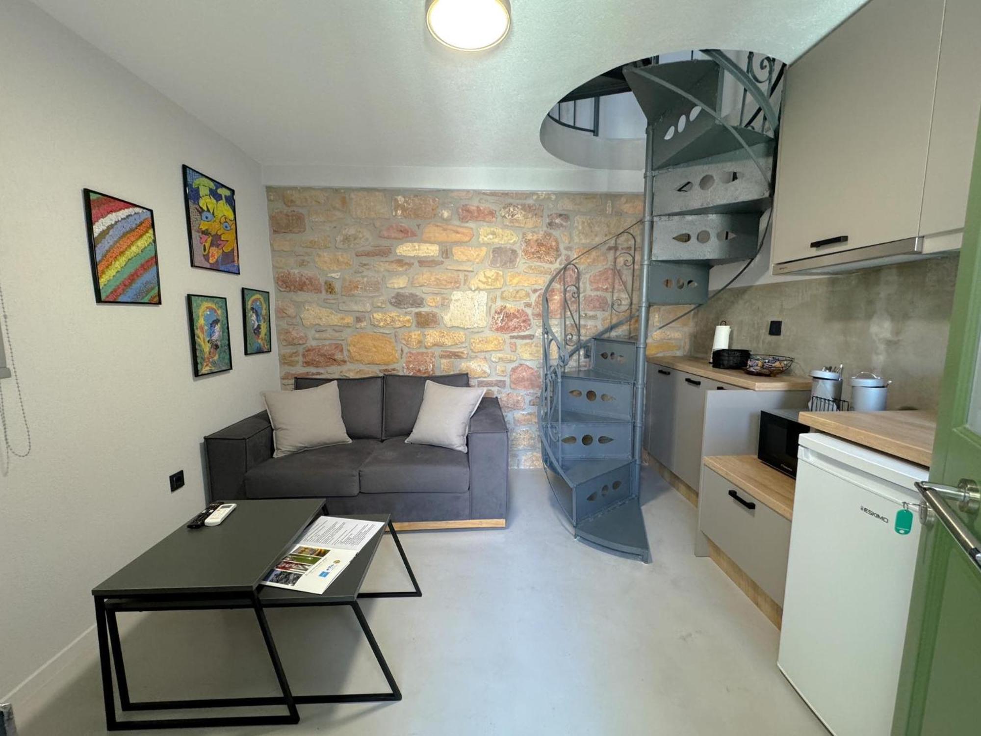 Art Gray Maisonette Apartment Chios Town