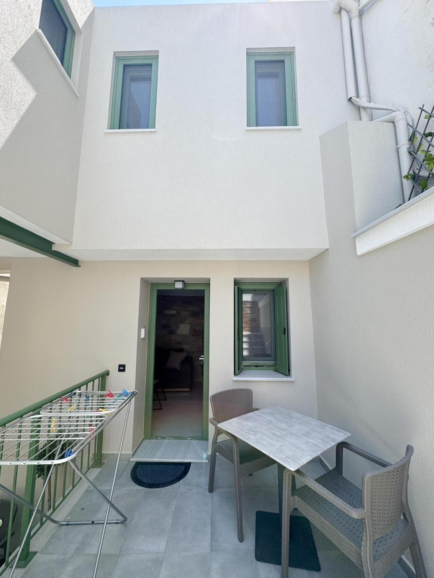 Art Gray Maisonette Apartment *